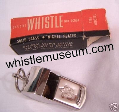 Whistle_museum,_Esc__w__Box_Boy_scout_1281_whistle